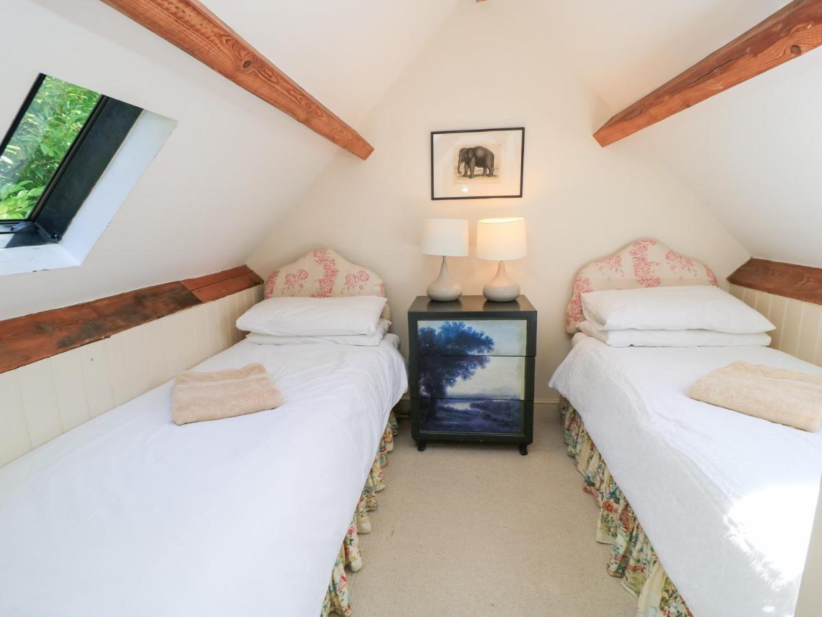 Upper Mill Barn - Housity