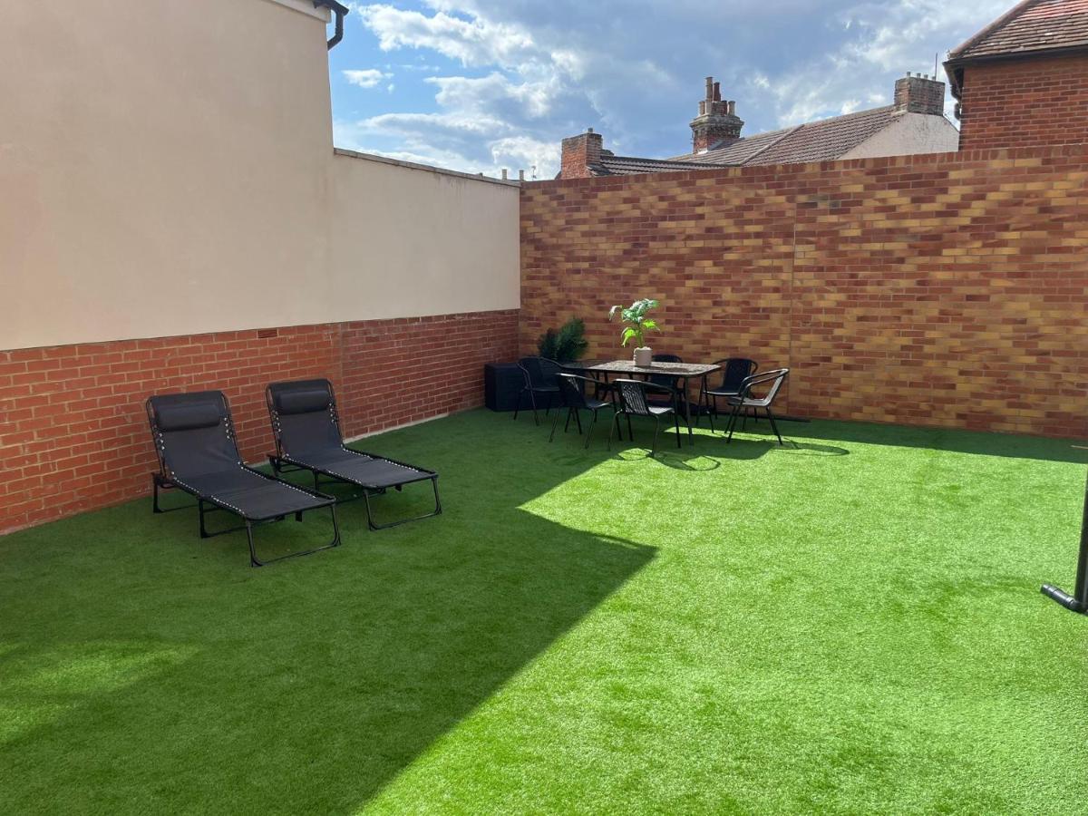 Seaview House with Sea View Brand New- 3 Bedrooms - Harwich, Dovercourt - Housity