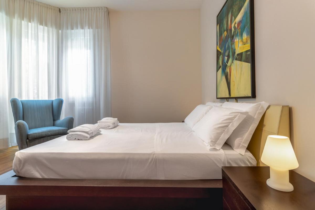 Giulio Apartment-Train Station - Housity