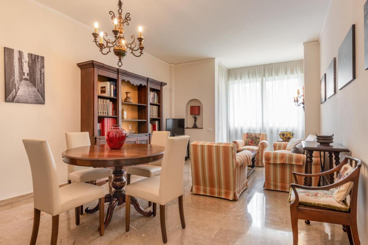Giulio Apartment-Train Station - Housity