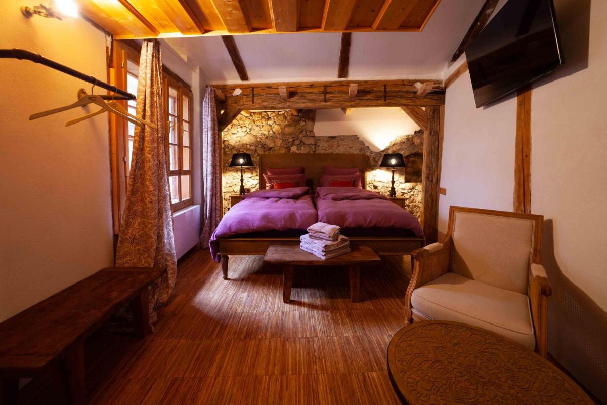 Living History (adults only) - Housity