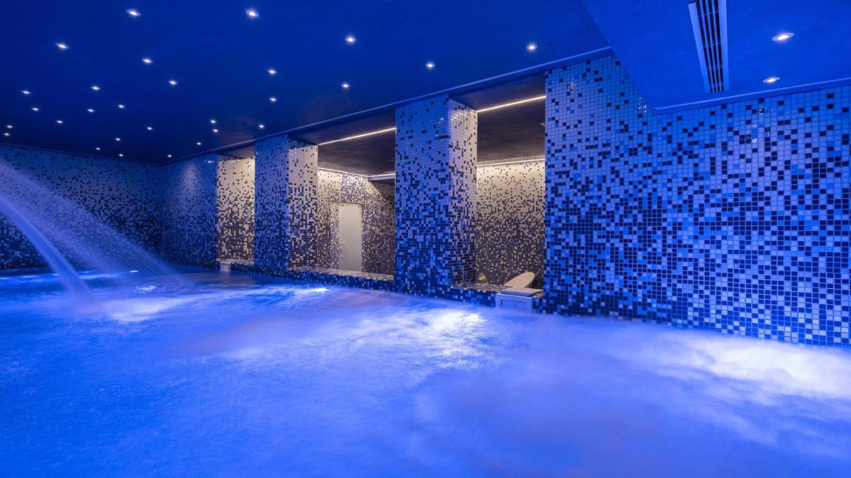 A piscina em ou perto de Hotel Indigo Albufeira by IHG