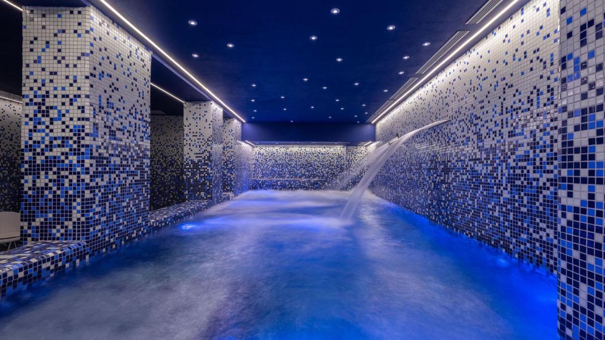 A piscina em ou perto de Hotel Indigo Albufeira by IHG