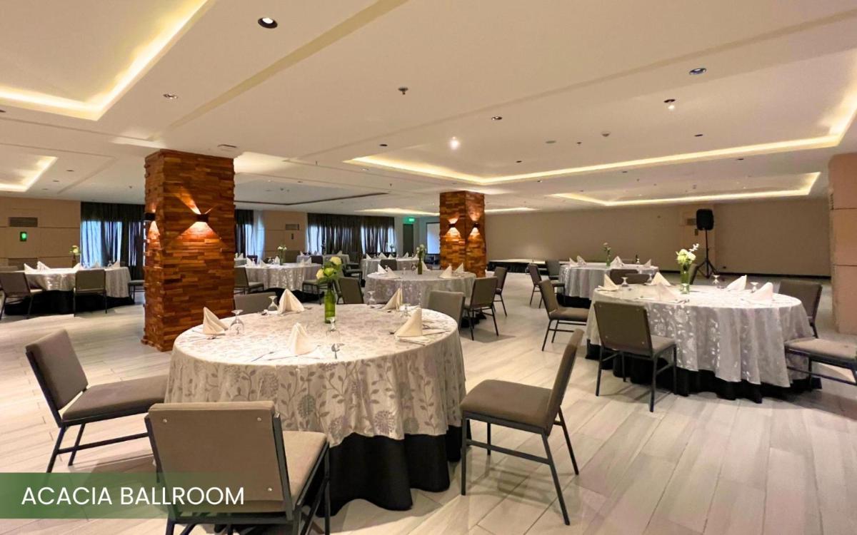 Acacia Hotel Bacolod - Hizvo