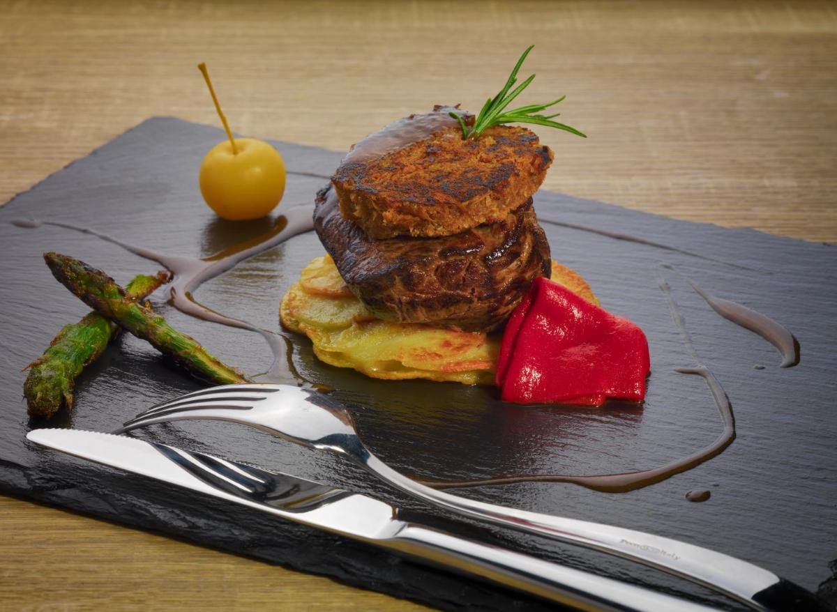 Comida en o cerca de este hotel