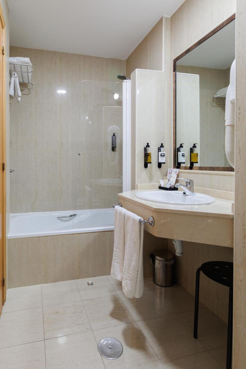 Hotel Ciudad Cangas de Onis - Housity