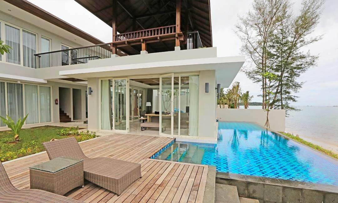 Hotel Santika Premiere Beach Resort Belitung - Housity