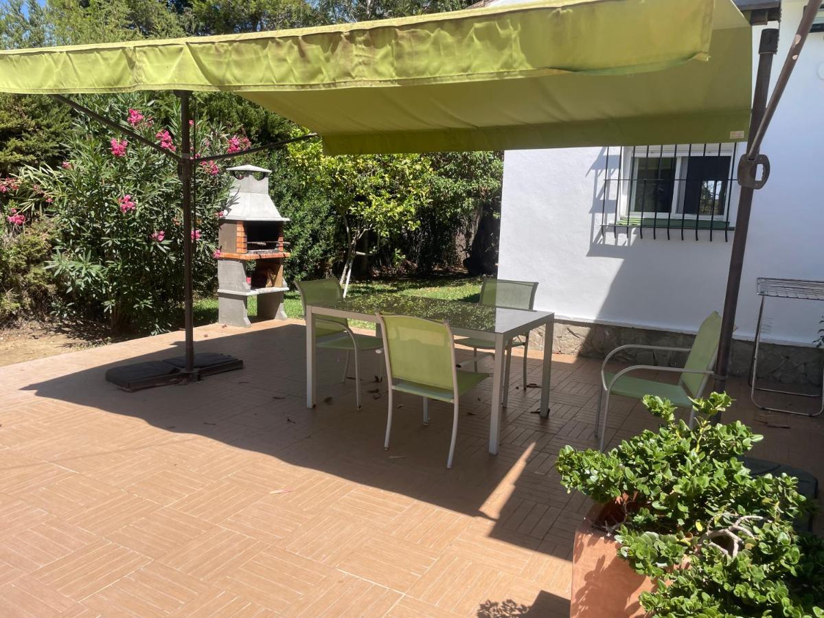 Chalet con Piscina - LAS ADELFAS - Hizvo