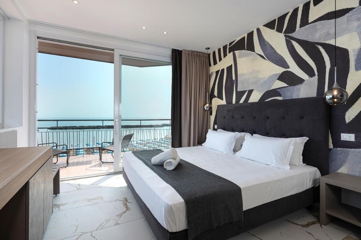 Hotel Cola Frontemare - Housity