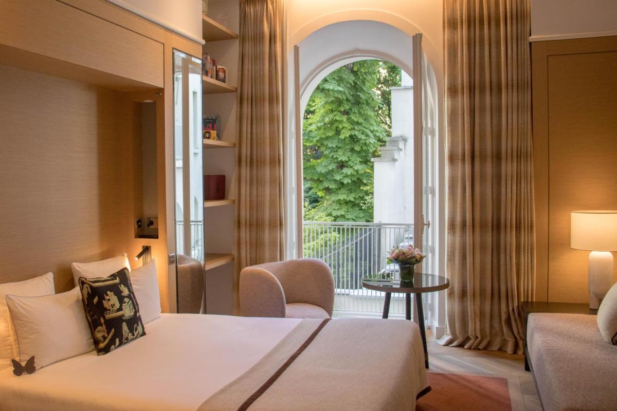 Coin salon dans l'établissement Hôtel De Sers Champs Elysées Paris