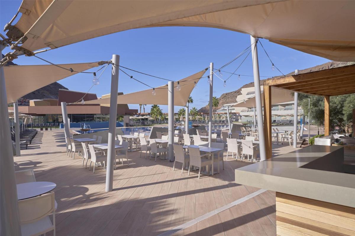 Un restaurante o sitio para comer en Radisson Blu Resort & Spa, Gran Canaria Mogan