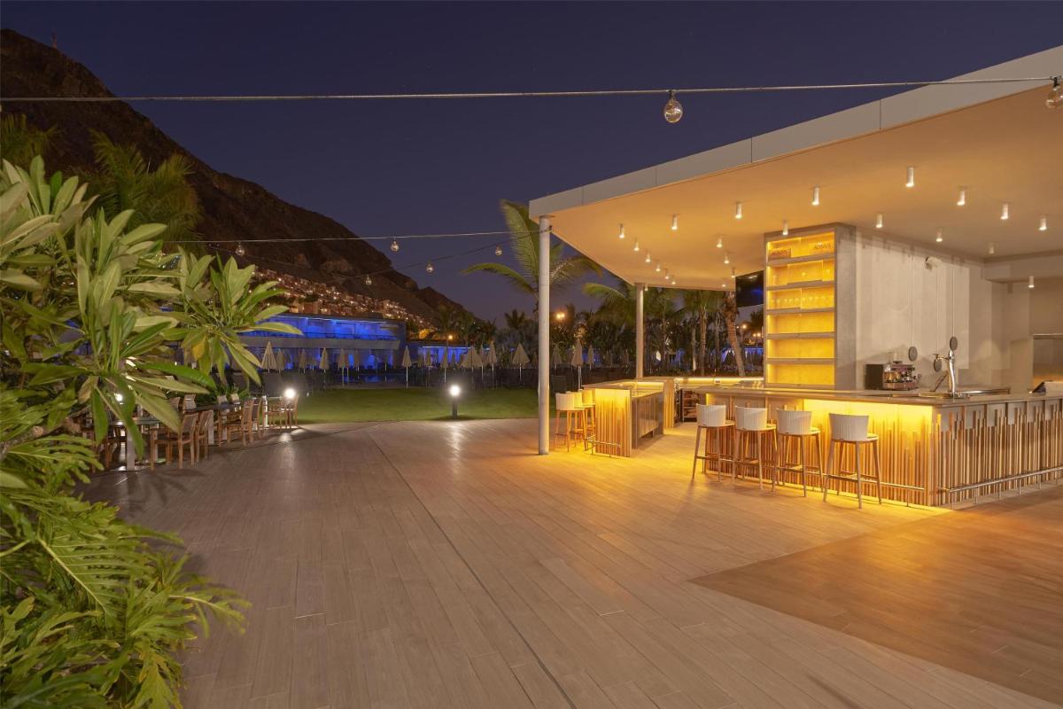 Un restaurante o sitio para comer en Radisson Blu Resort & Spa, Gran Canaria Mogan