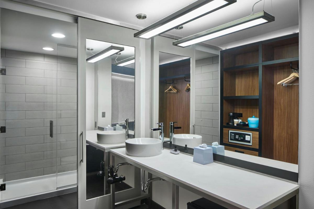 Aloft Raleigh - Housity