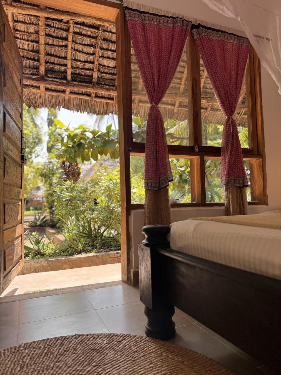Paje By Night Bungalows - Housity