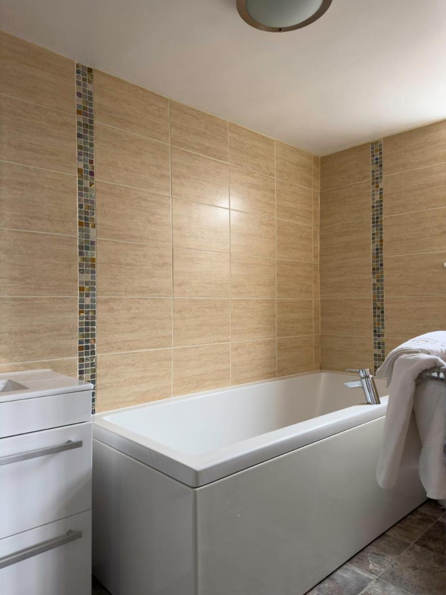 White Hart Hotel - Housity