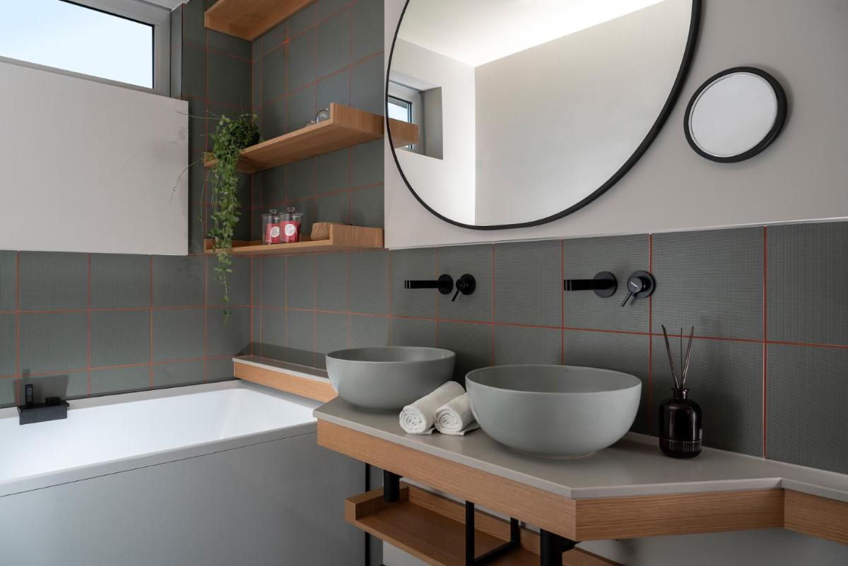 Aqua Hotel - Housity