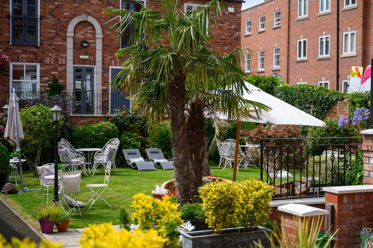 Darwin's Townhouse - Housity