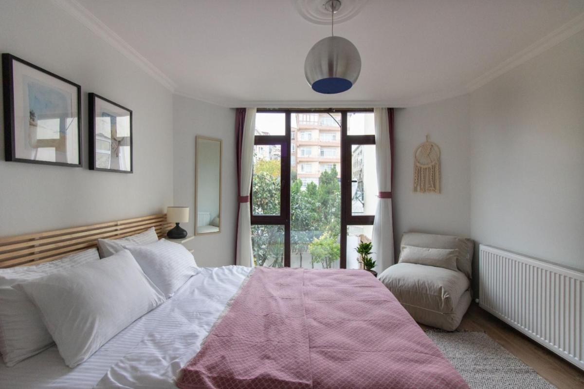3BR Villa with Garden & Terrace in Kadikoy - Housity
