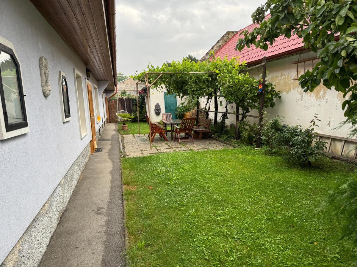 Alla - Housity