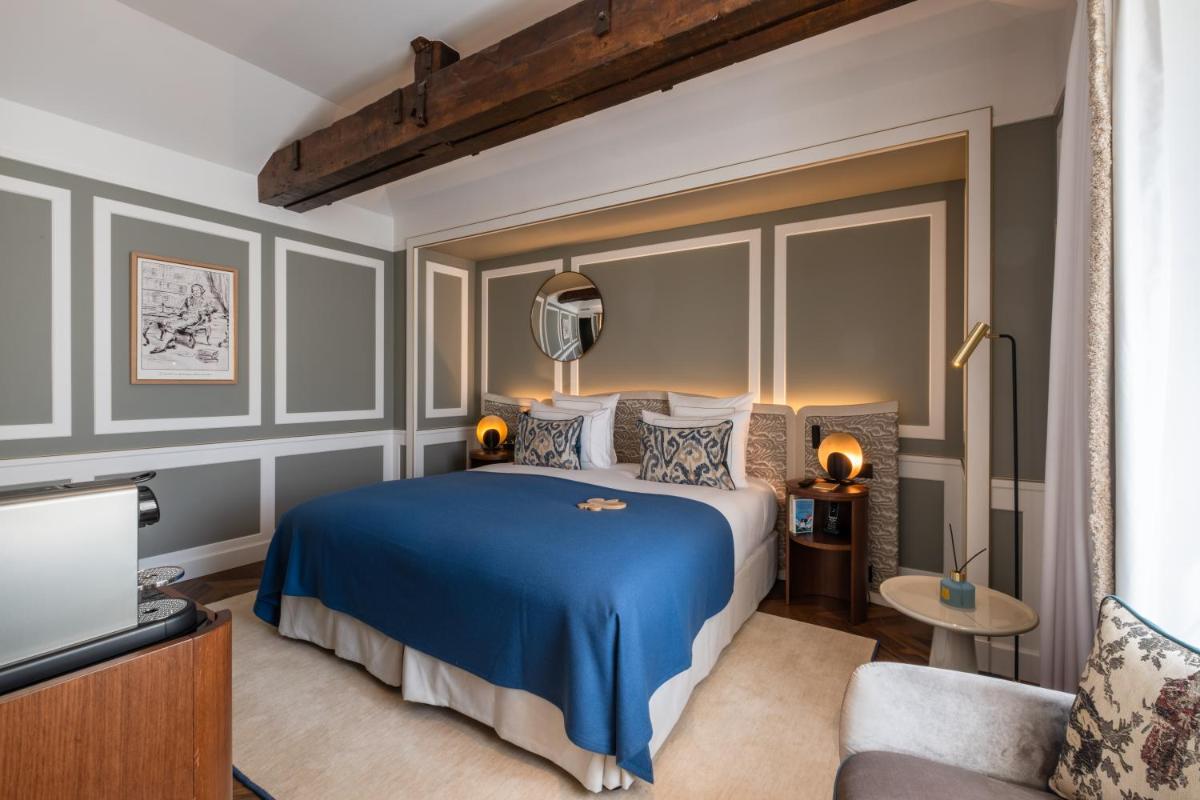 Un ou plusieurs lits dans un hébergement de l'établissement Hôtel Les Lumières - Relais & Châteaux
