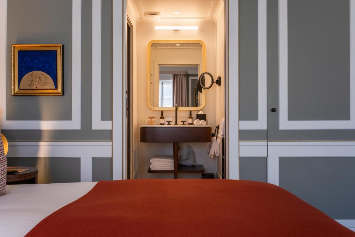 Un ou plusieurs lits dans un hébergement de l'établissement Hôtel Les Lumières - Relais & Châteaux