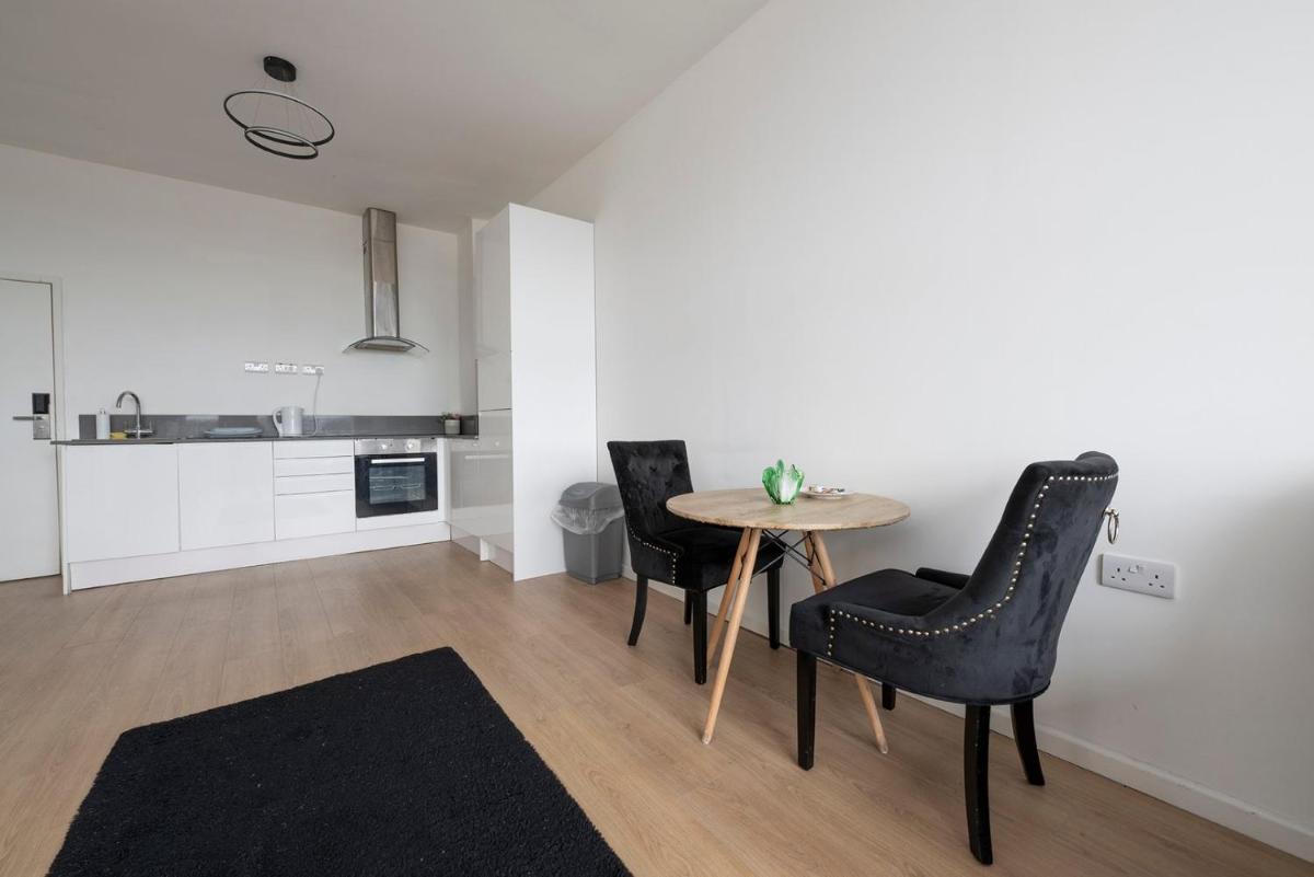Hawthorns Apartments - Housity