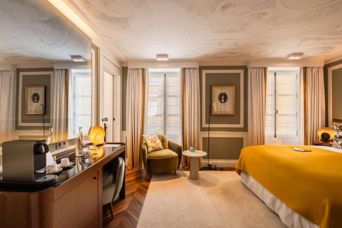 Un ou plusieurs lits dans un hébergement de l'établissement Hôtel Les Lumières - Relais & Châteaux