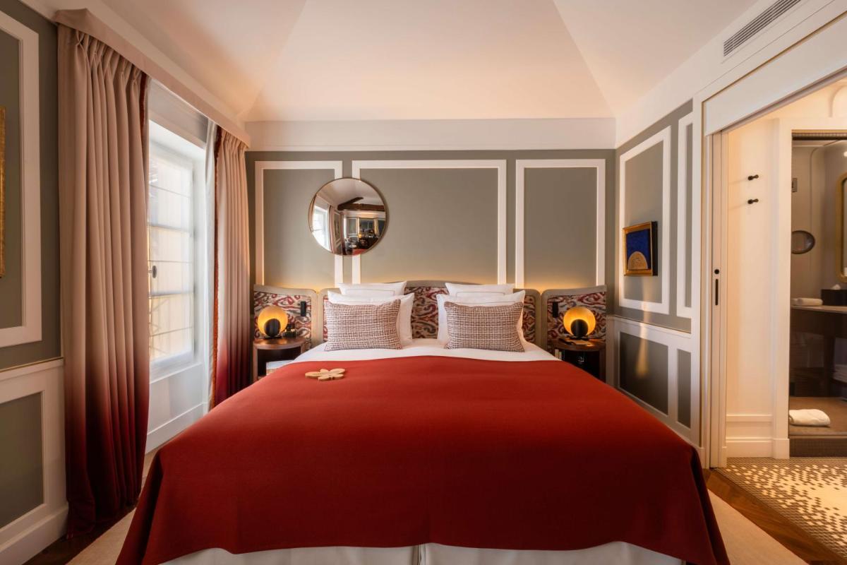 Un ou plusieurs lits dans un hébergement de l'établissement Hôtel Les Lumières - Relais & Châteaux