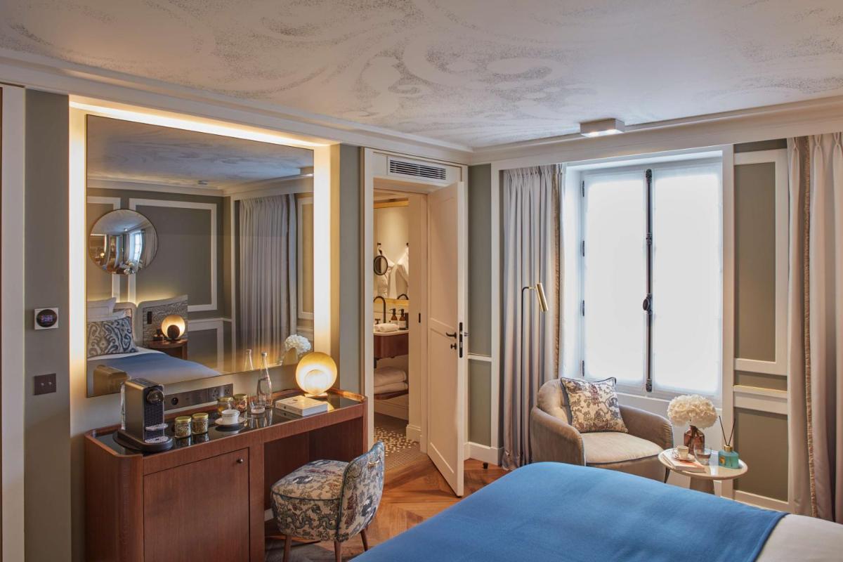 Un ou plusieurs lits dans un hébergement de l'établissement Hôtel Les Lumières - Relais & Châteaux