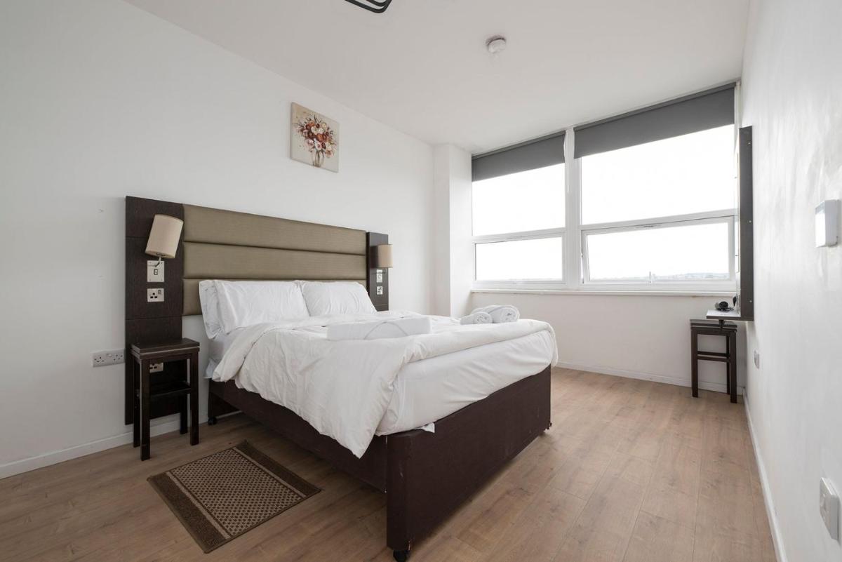 Hawthorns Apartments - Housity