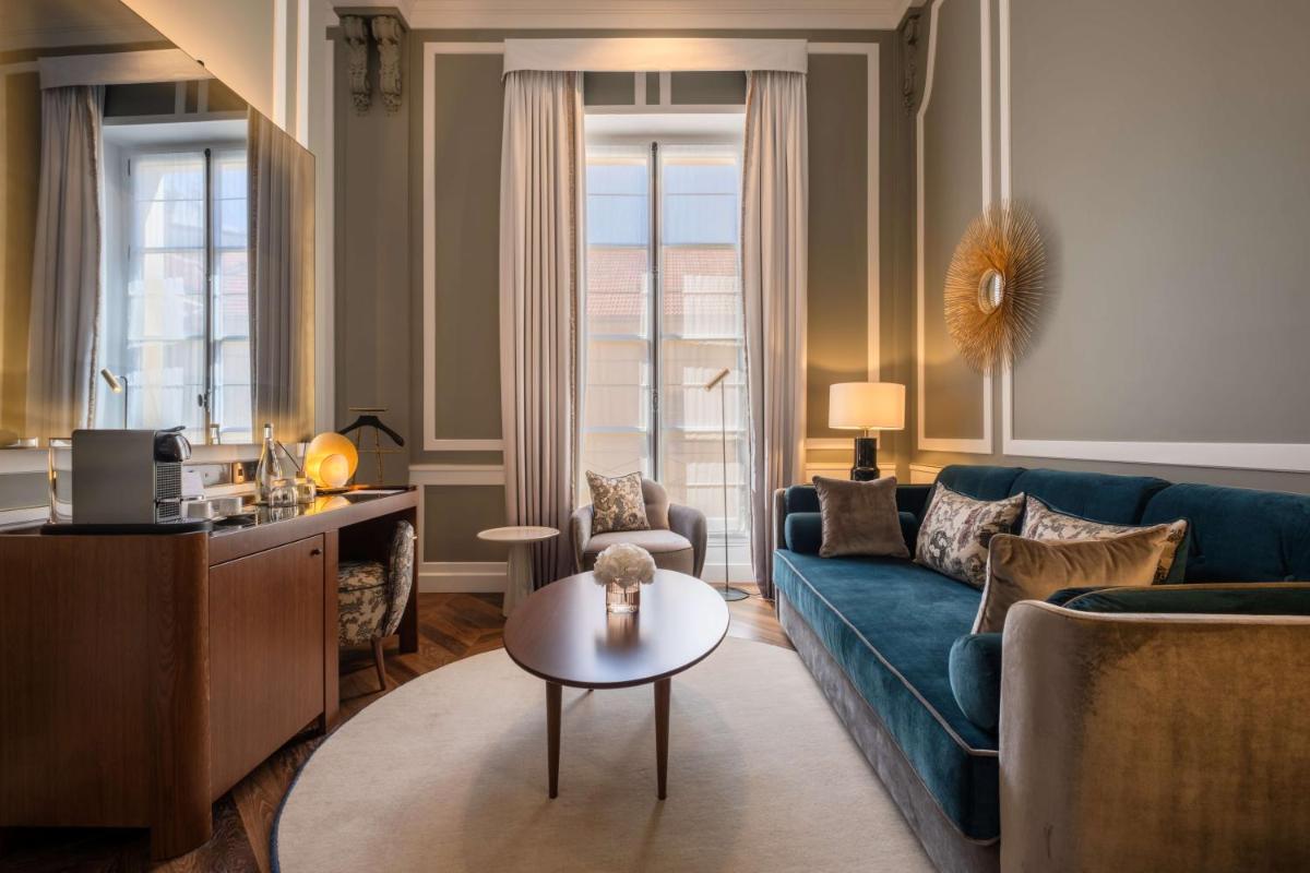 Coin salon dans l'établissement Hôtel Les Lumières - Relais & Châteaux