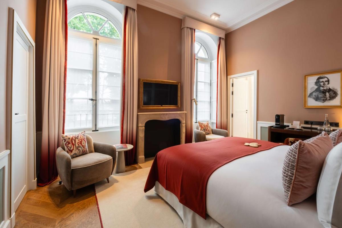 Un ou plusieurs lits dans un hébergement de l'établissement Hôtel Les Lumières - Relais & Châteaux