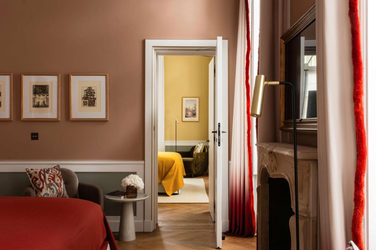 Coin salon dans l'établissement Hôtel Les Lumières - Relais & Châteaux