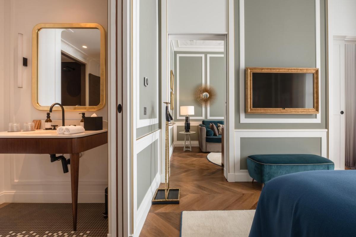 Un ou plusieurs lits dans un hébergement de l'établissement Hôtel Les Lumières - Relais & Châteaux