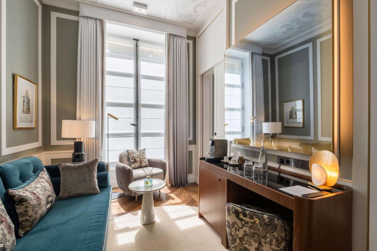 Coin salon dans l'établissement Hôtel Les Lumières - Relais & Châteaux