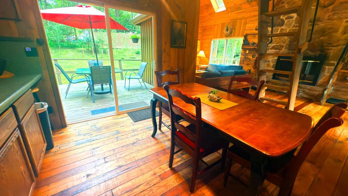 Claycomb Chalets - Housity