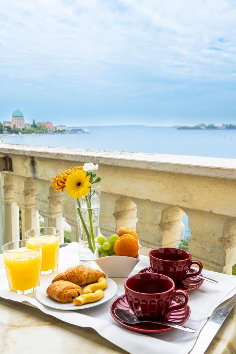 Hotel Russo Palace - Housity