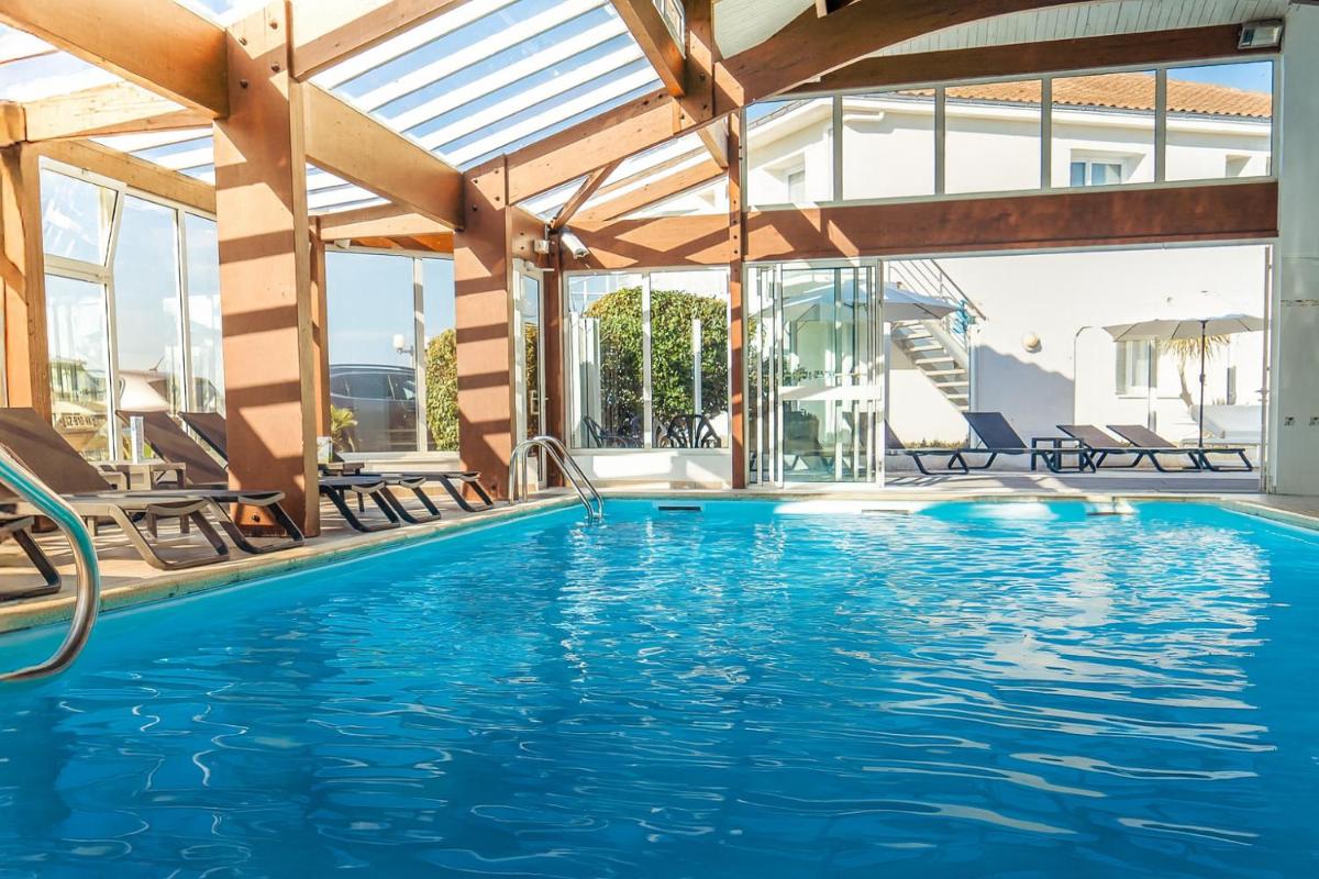 Piscine de l'établissement Hotel Les Dunes ou située à proximité