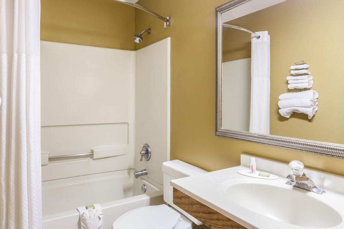 Super 8 by Wyndham Charlotte/Amusement Park Area - Housity