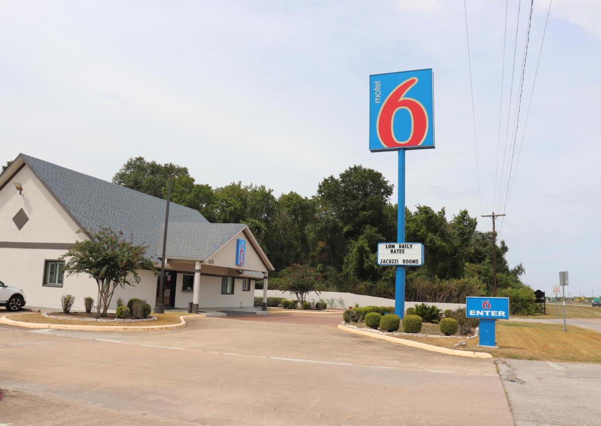 Motel 6-Alvin, TX - Housity