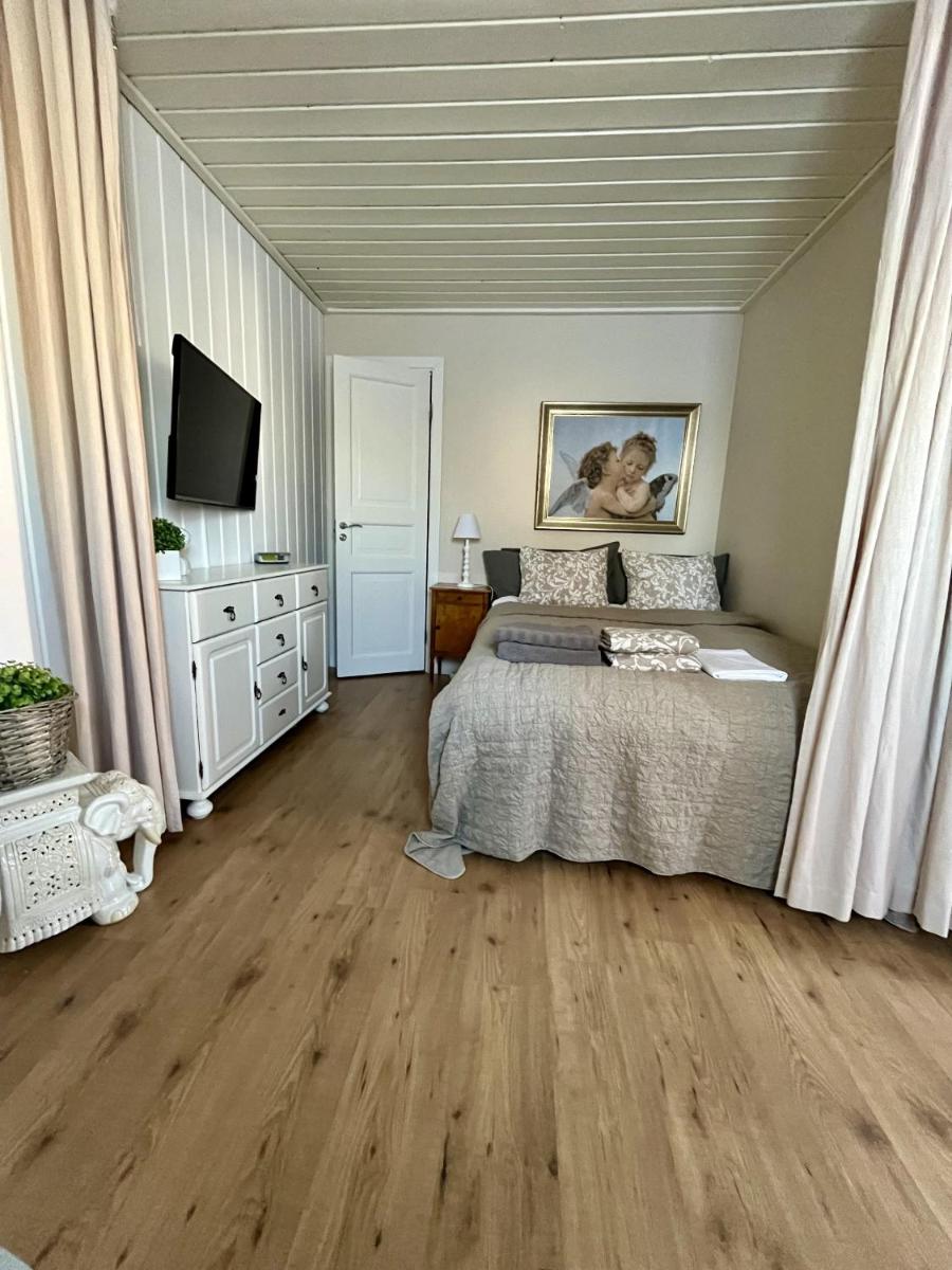 Lilla gröna huset på gården - Housity