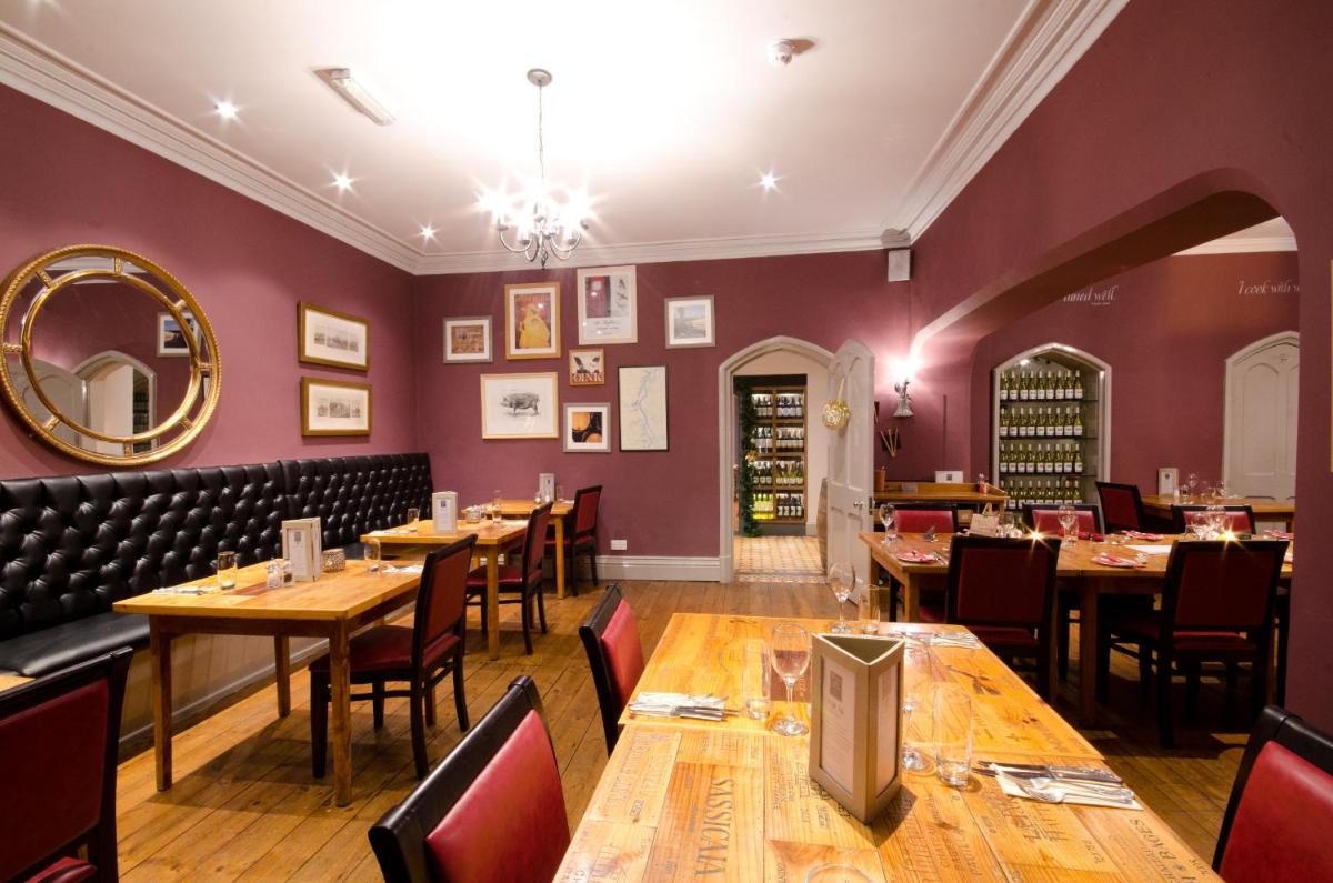 The Corner House Hotel - Housity