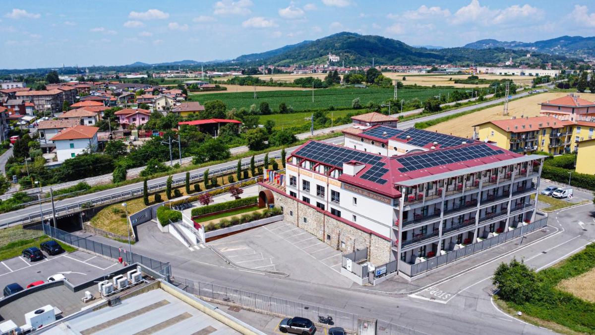 Hotel Borgo Brianteo - Housity