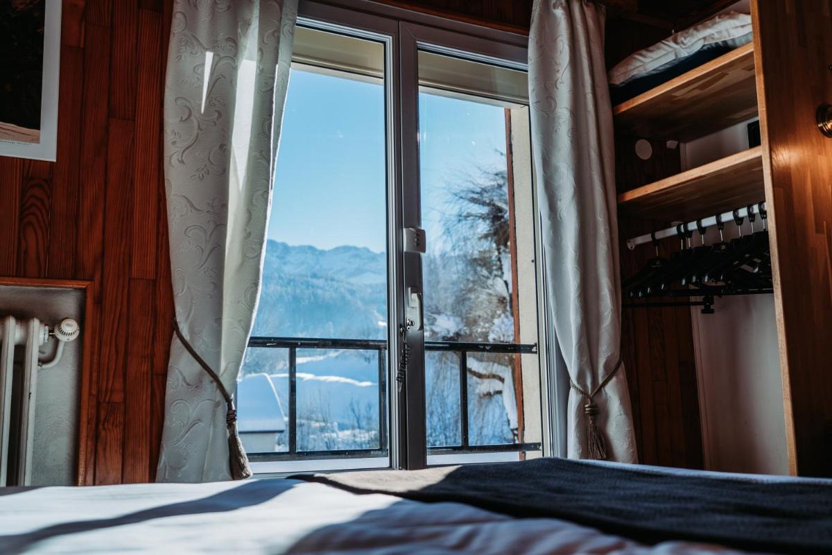 Vue générale sur la montagne ou vue sur la montagne depuis l'hôtel