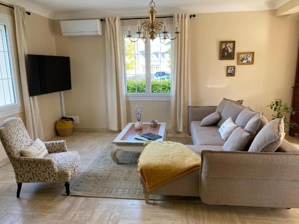 Au Gré des Souvenirs, gite 4 à 10 pers, clim, jacuzzi, loisirs - Housity