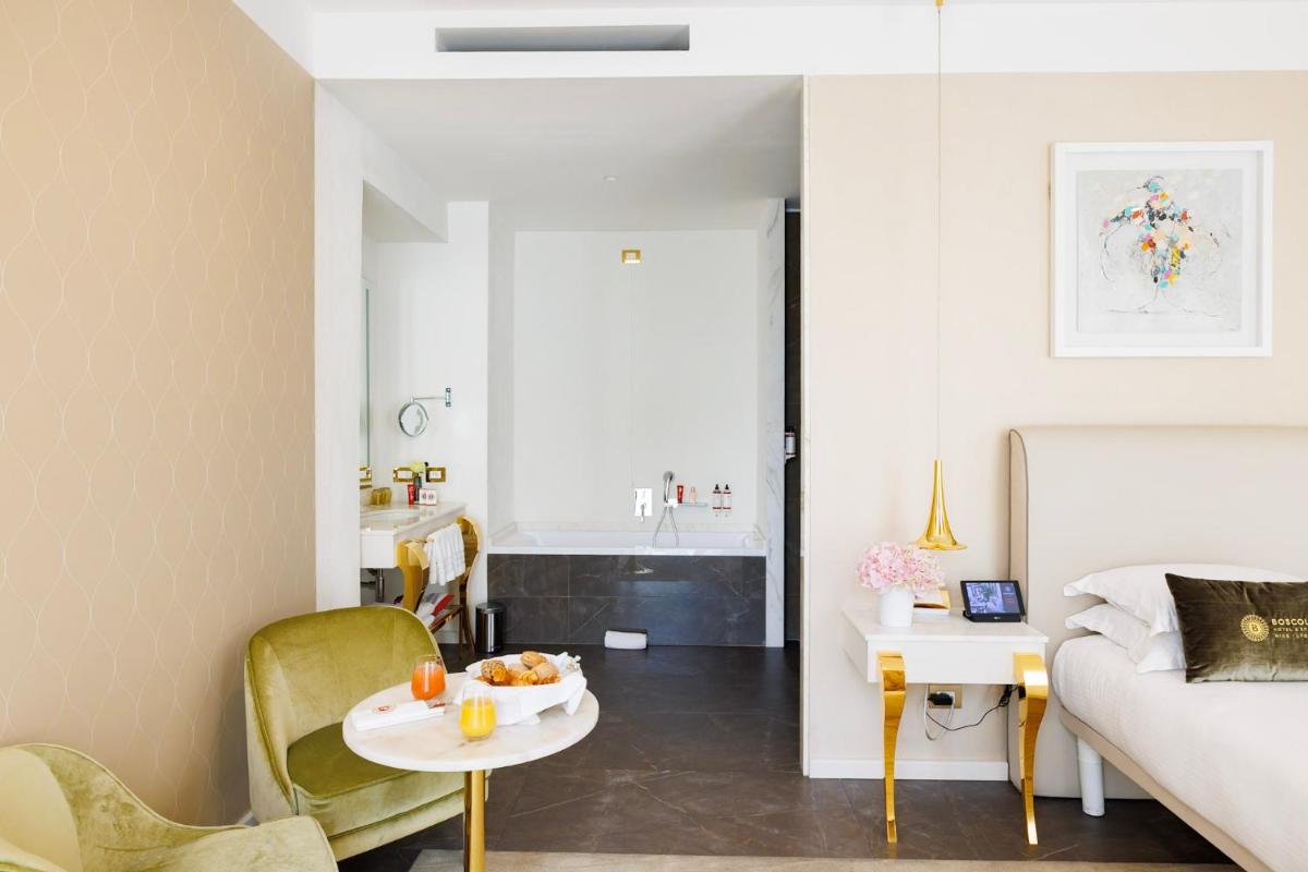 Un ou plusieurs lits dans un hébergement de l'établissement Boscolo Lyon Hotel & Spa