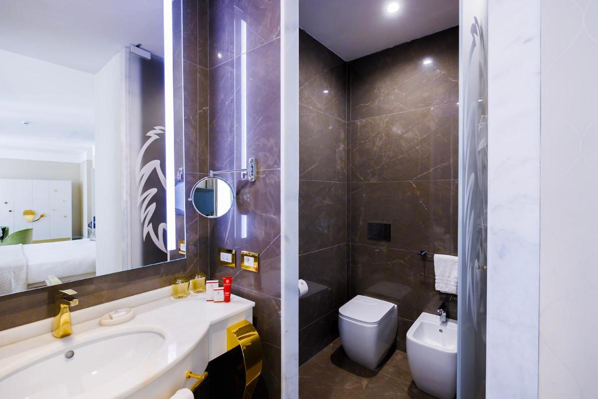 Salle de bains dans l'établissement Boscolo Lyon Hotel & Spa