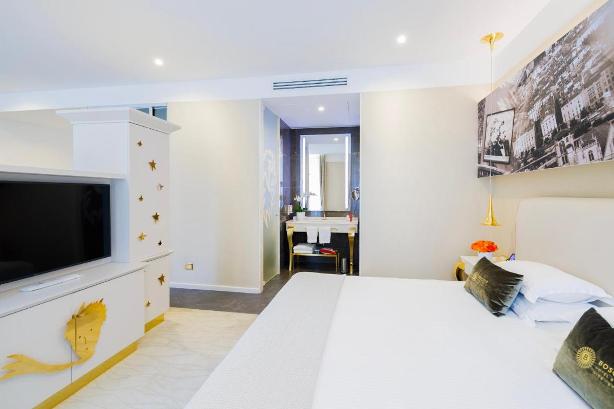 Télévision ou salle de divertissement dans l'établissement Boscolo Lyon Hotel & Spa