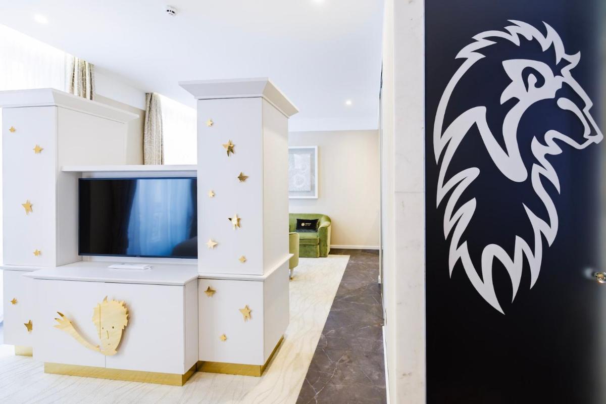 Télévision ou salle de divertissement dans l'établissement Boscolo Lyon Hotel & Spa