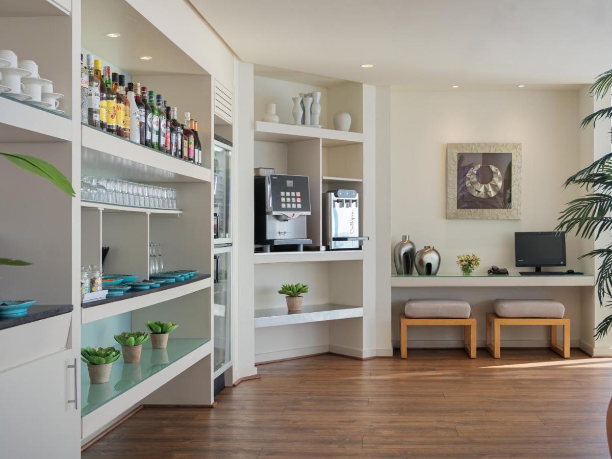 Una cocina o zona de cocina en H10 Conquistador